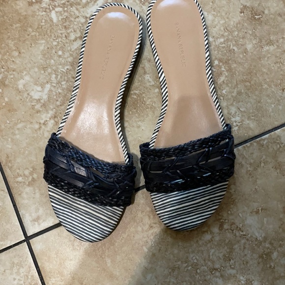 Banana republic - Picture 1 of 2